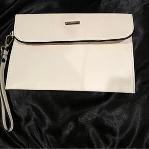 Elim & Paul Cream Colored Wristlet with snap closure in a nice square shape